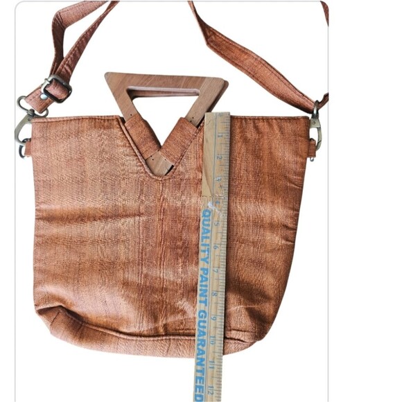 Stylish Modern Shoulder Bag With Wooden Handle NWOT Cloth Lightweight - Picture 12 of 15